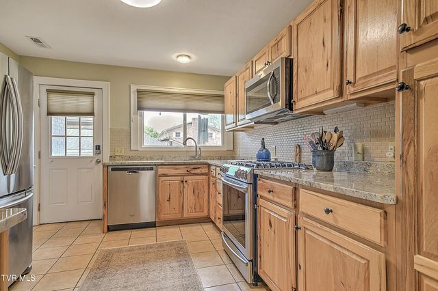 101 Mcarthur Avenue, Elizabethton, TN 37643