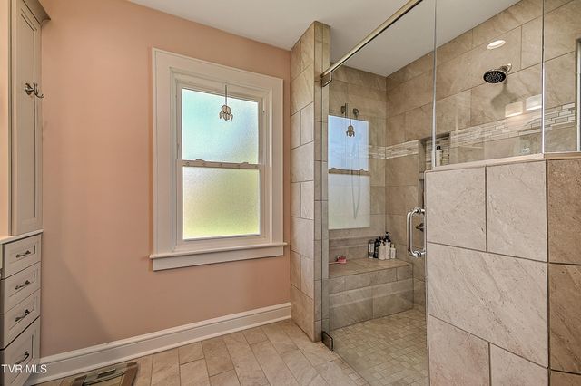 101 Mcarthur Avenue, Elizabethton, TN 37643