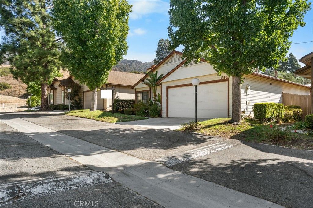 13982 Olive Grove Lane, Sylmar, CA 91342 — photo 2