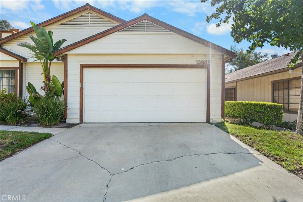 13982 Olive Grove Lane, Sylmar, CA 91342 — photo 4