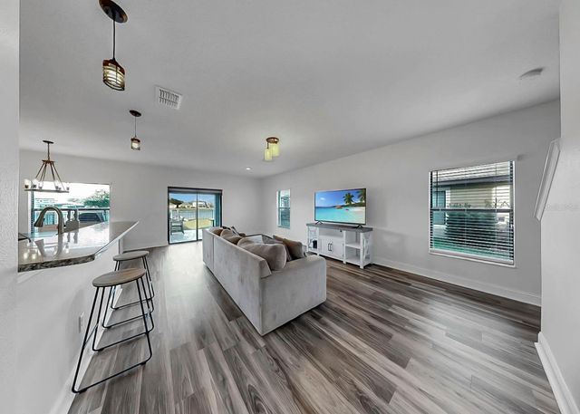 10136 NEWMINSTER LOOP, Ruskin, FL 33573