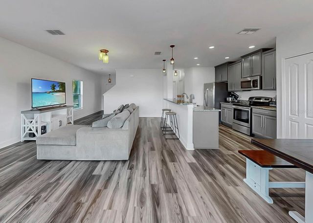 10136 NEWMINSTER LOOP, Ruskin, FL 33573