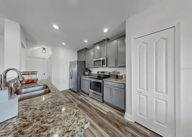 10136 NEWMINSTER LOOP, Ruskin, FL 33573