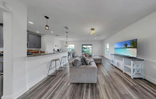 10136 NEWMINSTER LOOP, Ruskin, FL 33573