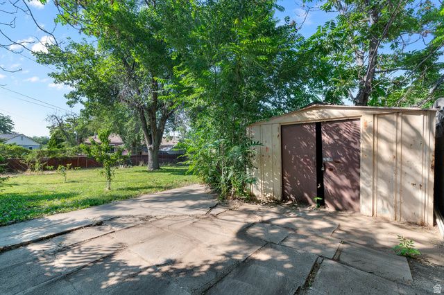 8637 W HELEN DR, Magna, UT 84044