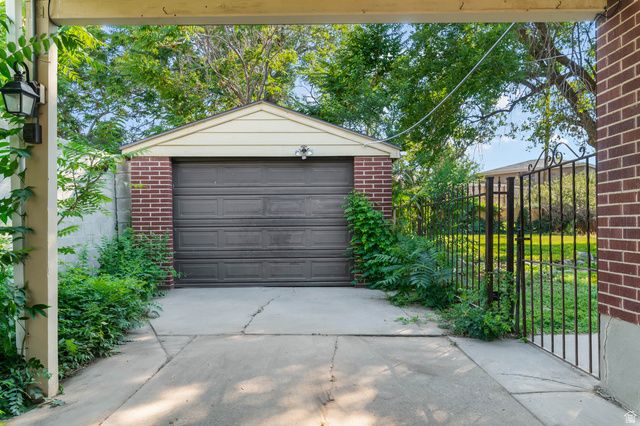 8637 W HELEN DR, Magna, UT 84044