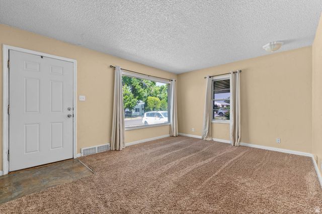 8637 W HELEN DR, Magna, UT 84044