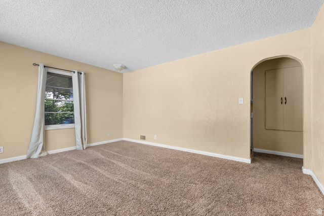 8637 W HELEN DR, Magna, UT 84044