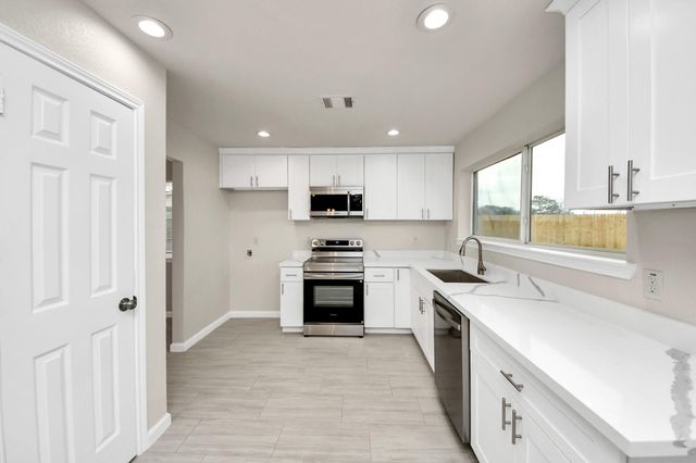 7703 Westbank Avenue, Houston, TX 77064