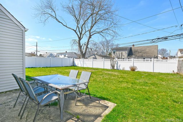 74 Rope Lane, Levittown, NY 11756