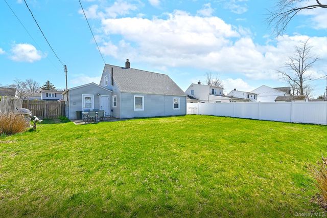 74 Rope Lane, Levittown, NY 11756