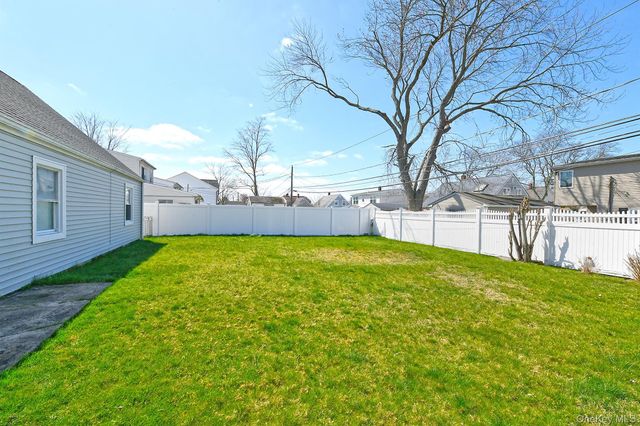 74 Rope Lane, Levittown, NY 11756