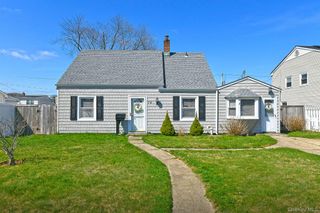 74 Rope Lane, Levittown, NY 11756