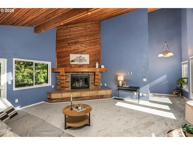 19661 SUN Cir, West Linn, OR 97068