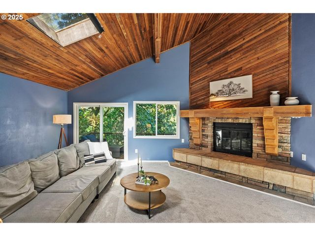 19661 SUN Cir, West Linn, OR 97068