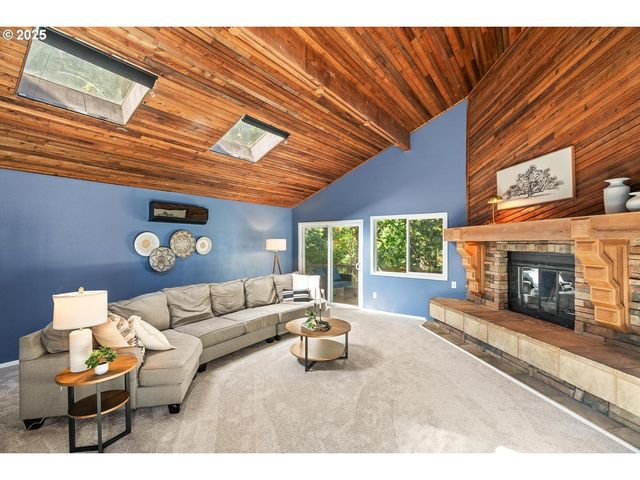 19661 SUN Cir, West Linn, OR 97068