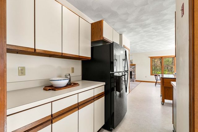 71 Mclains Woods Rd, Groton, MA 01450