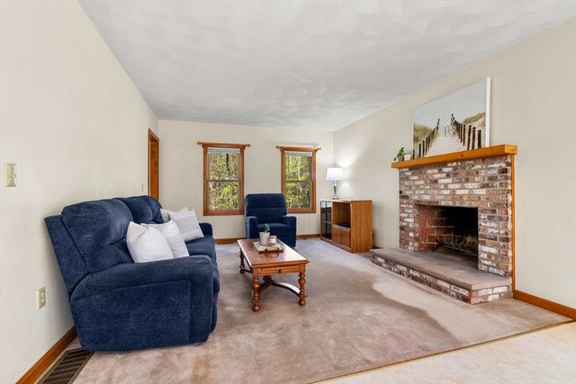 71 Mclains Woods Rd, Groton, MA 01450