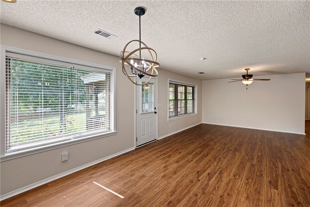 3215 Huntington Cove, Russellville, AR 72802