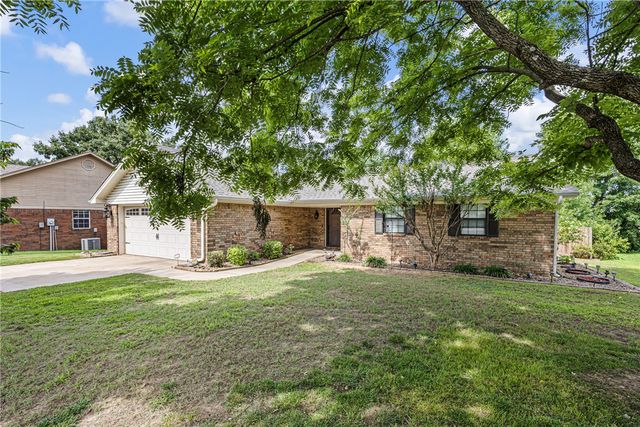 3215 Huntington Cove, Russellville, AR 72802