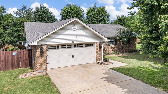 3215 Huntington Cove, Russellville, AR 72802