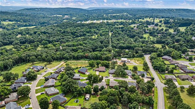 3215 Huntington Cove, Russellville, AR 72802