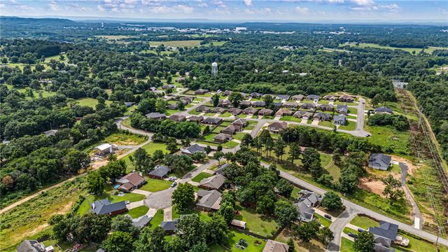 3215 Huntington Cove, Russellville, AR 72802