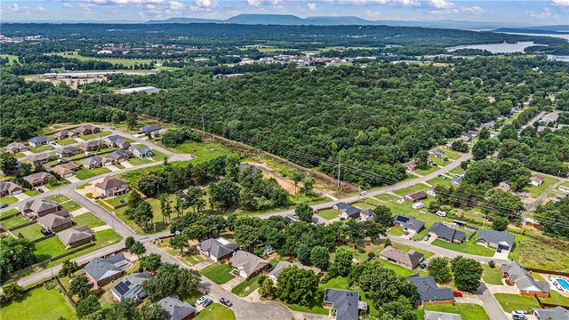 3215 Huntington Cove, Russellville, AR 72802