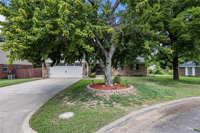 3215 Huntington Cove, Russellville, AR 72802