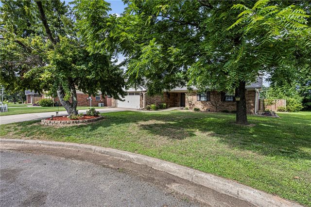 3215 Huntington Cove, Russellville, AR 72802