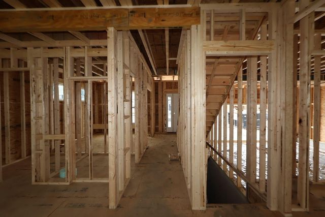 69 Banyan Drive, Lewis Center, OH 43035