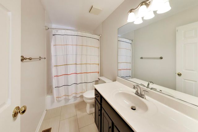 250 Knoll Street, Wheaton, IL 60187