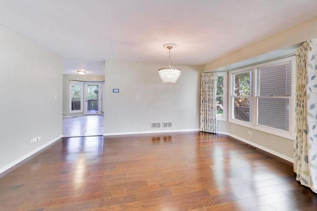 250 Knoll Street, Wheaton, IL 60187