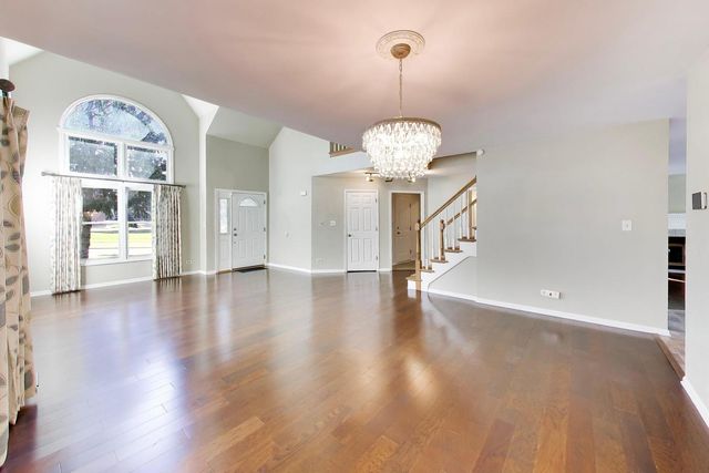 250 Knoll Street, Wheaton, IL 60187