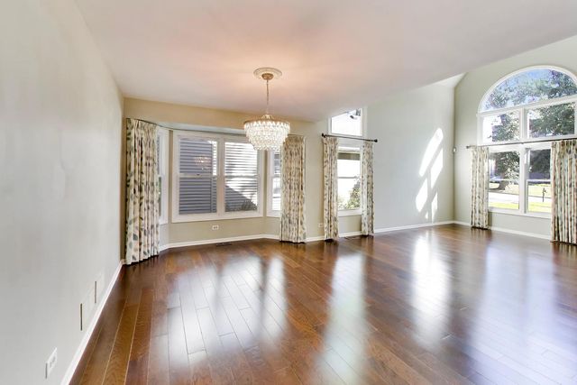 250 Knoll Street, Wheaton, IL 60187