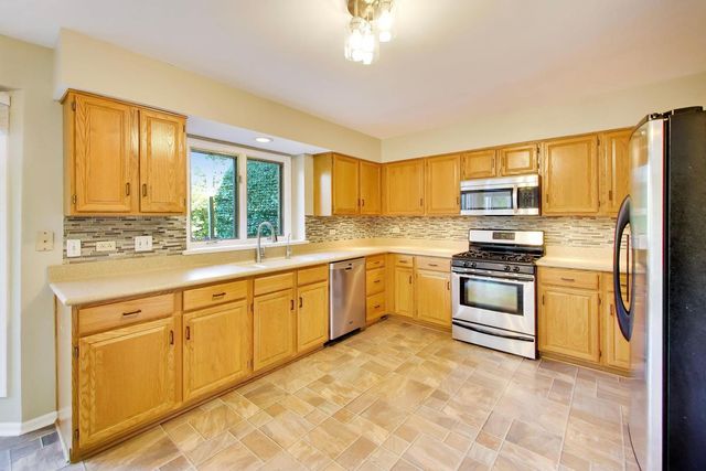 250 Knoll Street, Wheaton, IL 60187