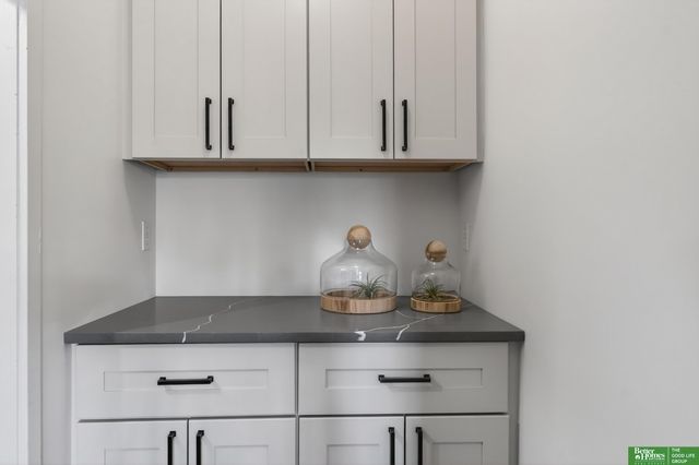 5115 Davenport Street, Omaha, NE 68132