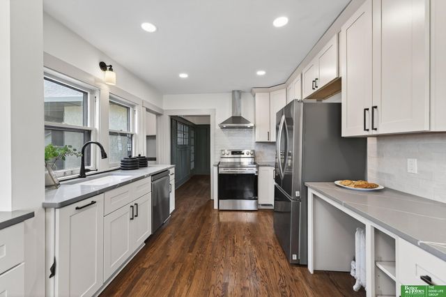 5115 Davenport Street, Omaha, NE 68132