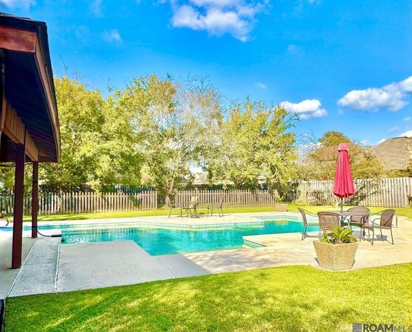 2455 Aubin Ln, Baton Rouge, LA 70816