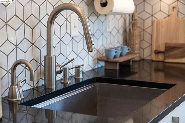 477 49Th St, Oakland, CA 94609