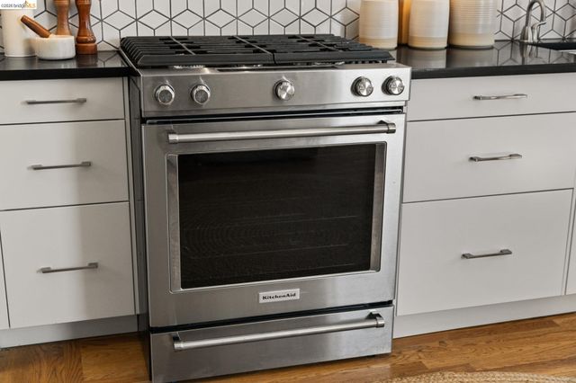 477 49Th St, Oakland, CA 94609