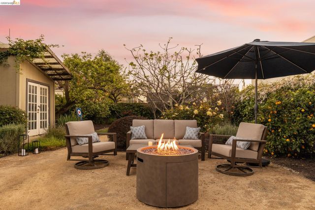 477 49Th St, Oakland, CA 94609