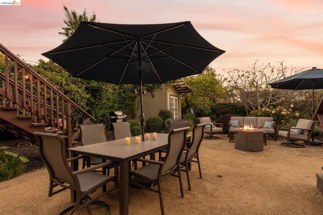 477 49Th St, Oakland, CA 94609