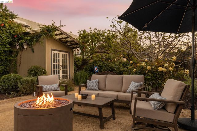 477 49Th St, Oakland, CA 94609