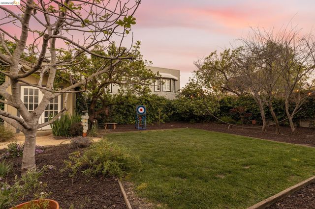 477 49Th St, Oakland, CA 94609