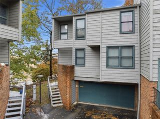 22 Timberline Ct, Squirrel Hill, PA 15217