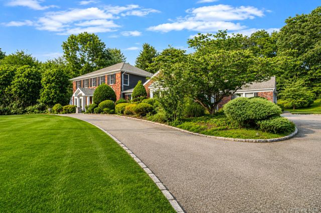 10 Springmeadow Drive, Kings Park, NY 11754