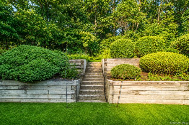 10 Springmeadow Drive, Kings Park, NY 11754