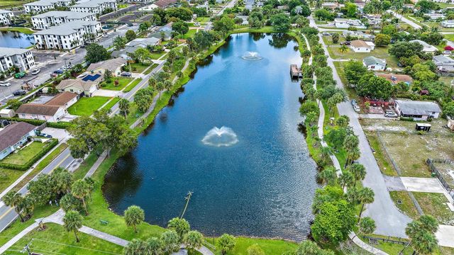 725 Lori Drive 111, Palm Springs, FL 33461