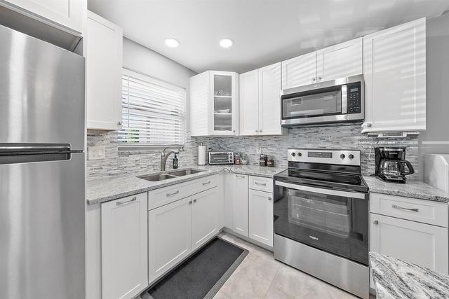 725 Lori Drive 111, Palm Springs, FL 33461